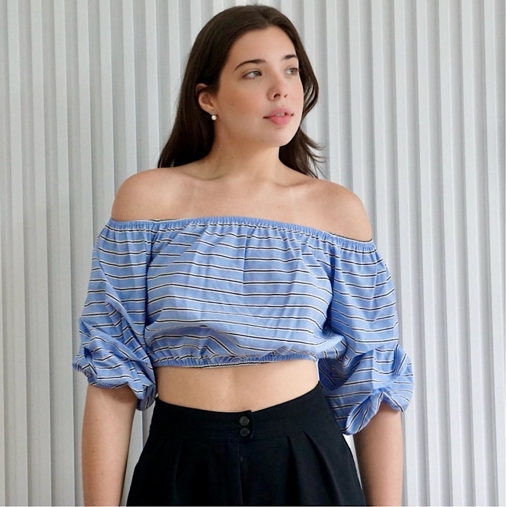 NWT ALICE + OLIVIA 70s Oxford Stripe Off Shoulder Ruched Puff Sleeve Crop Top Sโ